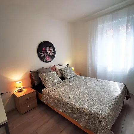Neu Eingerichtete Komfortable In Meeresnaehe * Betina (Sibenik-Knin)